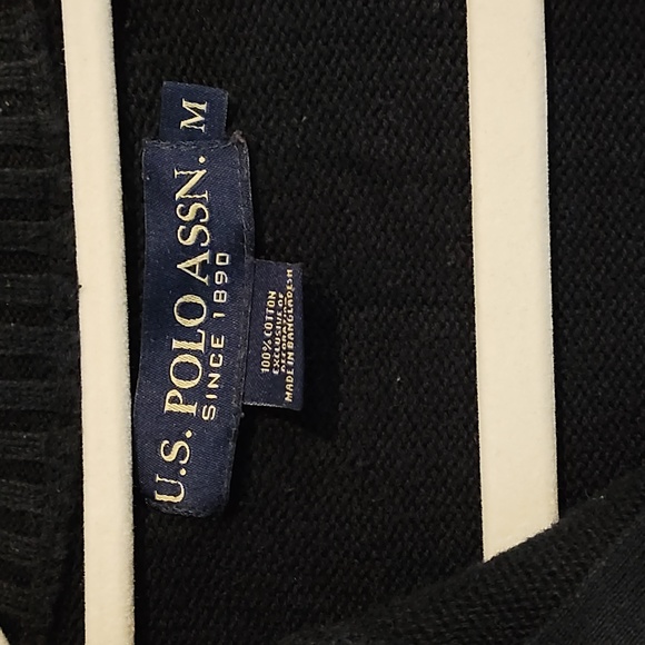 (BUNDLE) Medium button ups and sweater - Picture 4 of 13